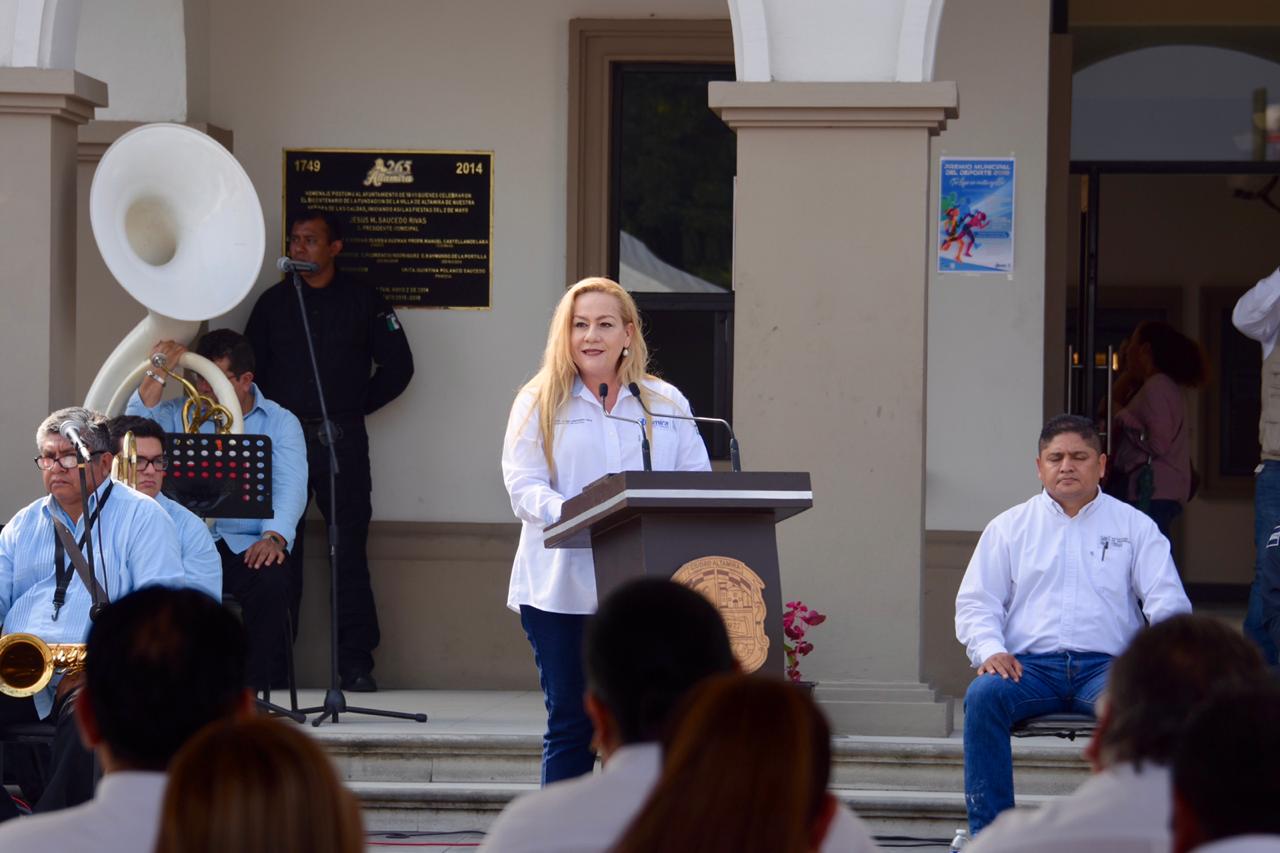 Preside Alma Laura Amparán ceremonia del 102 aniversario de la