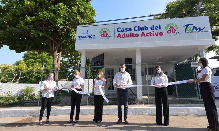 Inauguran Chucho Nader y Aída Féres de Nader nueva Casa Club del Adulto