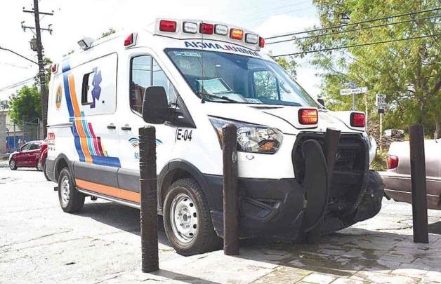 Choca ambulancia en urgencia Sentido Común