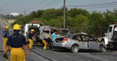 Mueren calcinados al chocar sus autos Mueren calcinados al chocar sus autos