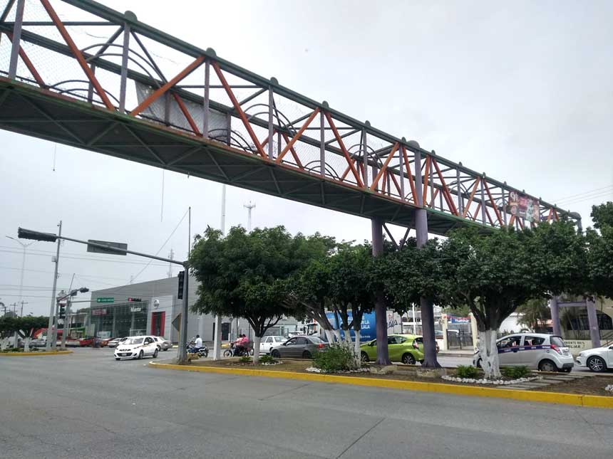 Piden cambiar puente inútil a un lugar donde sea mas útil en Mante ...