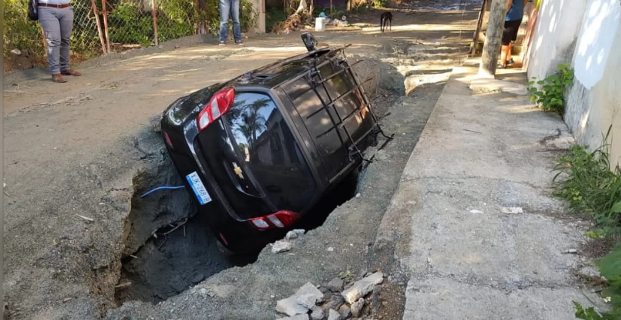 Cae con todo y auto en una zanja de Comapa – Sentido Común