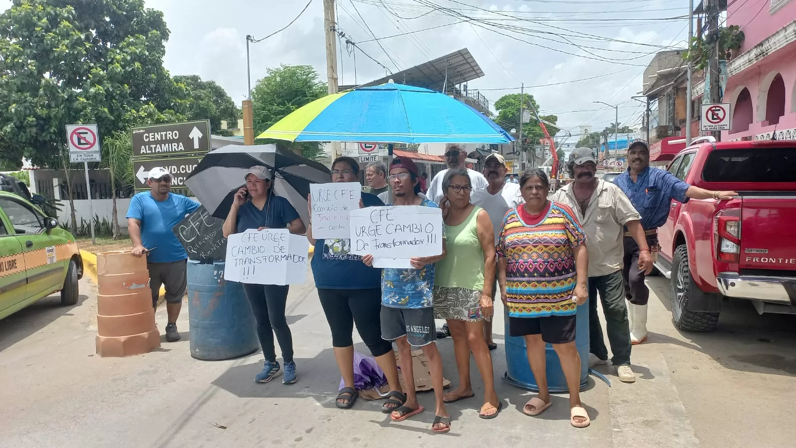 Protestan vecinos de la zona centro por fallas de CFE – Sentido Común